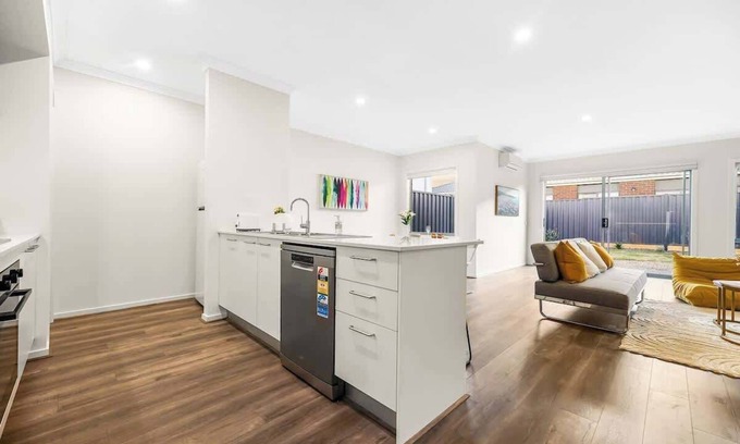 Clyde North House | Five Farms Estate - Contemporary 4BR Townhouse