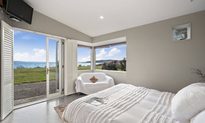Waitahanui House | Five Mile Bliss - Lake Taupo Holiday Home