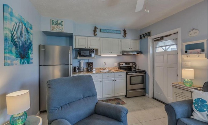 Bay Esplanade House | Five Palms Suite 207 - Daily - Weekly - Monthly