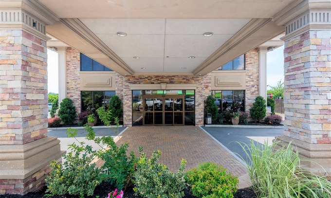 Lawrence Hotel | Five Towns Inn - JFK Airport