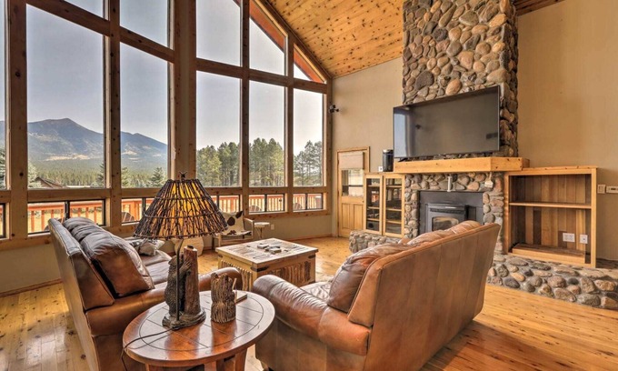 Fort Valley Cabin | Flagstaff Cabin! 5 Minutes from Snowbowl! Stunning Views on 1+ Acre. Sleeps 8!