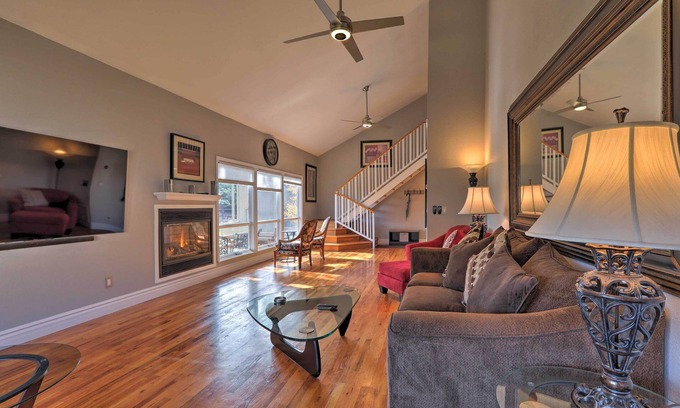Flagstaff House | Flagstaff Townhome w/View, Country Club Amenities