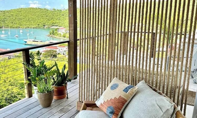 Great Cruz Bay Apartment | Flamingo House ISLA Sunset view Walk to town