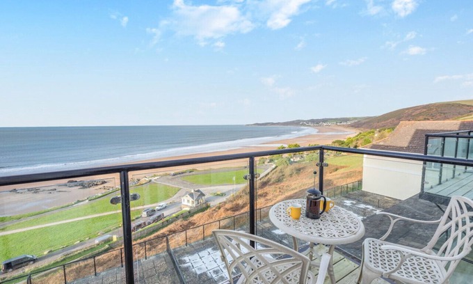 Putsborough Apartment | Flat 28 Clifton Court