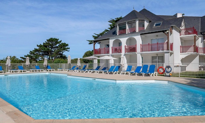 Le Pouliguen Apartment | flat for 4 with pool and Jacuzzi