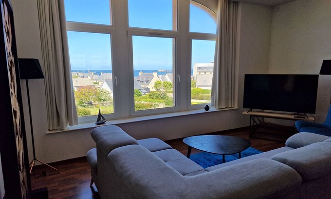 Plougasnou Apartment | Flat in Primel with Sea View & Beaches Nearby