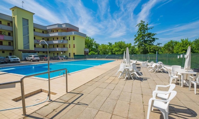 Lido delle Nazioni Apartment | Flat in residence with pool, air conditioning and dishwasher