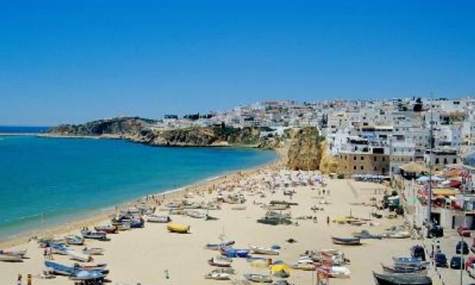 The Strip Apartment | Flat on strip,oura, 300 meters from the beach