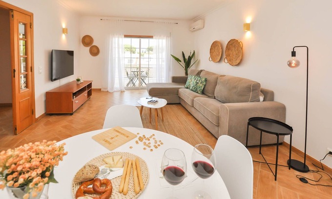 Vale de Carro Apartment | Flat Pinheiro OCV - 5min Beach