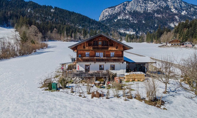 Itter Apartment | Flat with balcony opposite the ski lift