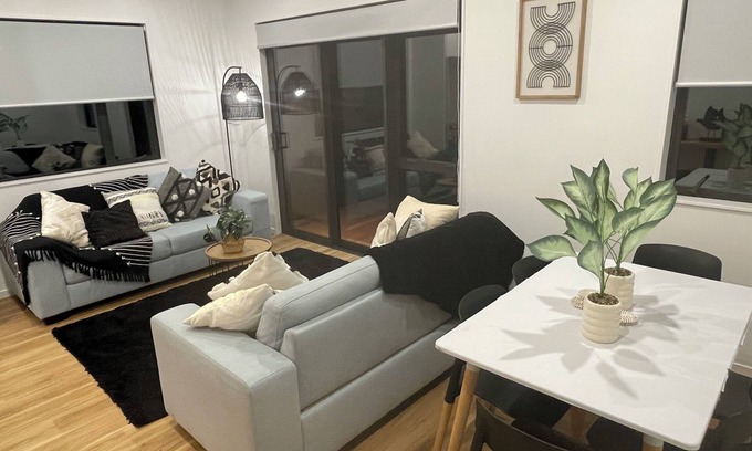 Flat Bush House | Flatbush Holiday Accommodation, 2.5 Bedroom Town House RA