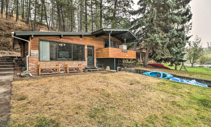 Polson House | Flathead Lake Waterfront Cabin with Dock and Kayaks