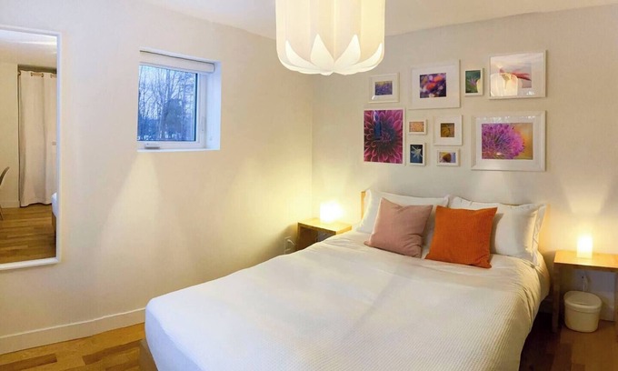 Shefford Apartment | FLEURS Room – Cozy & Eco-Friendly Stay around Mt. Shefford, FLEURS Room – Zen & Nature-Inspired Spac