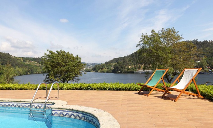 Castelo de Paiva Apartment | FLH Douro Family House