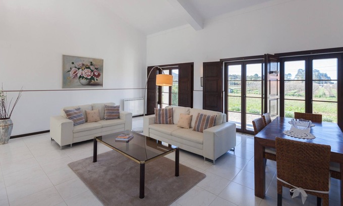 Carvalhal Benfeito House | FLH Torres Vedras Spacious House