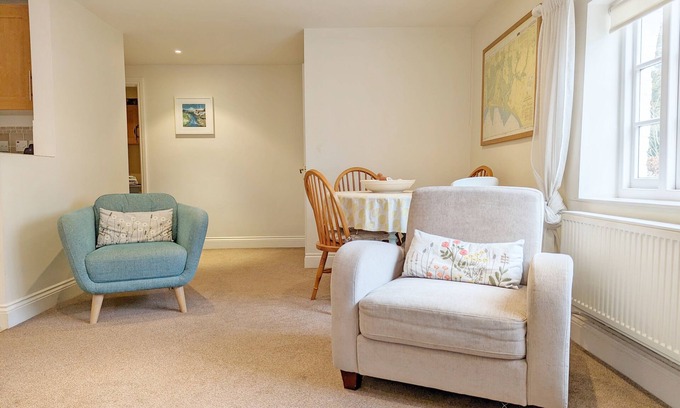 Emsworth Cottage | Flint Cottage , Emsworth - a cottage that sleeps 4 guests in 2 bedrooms