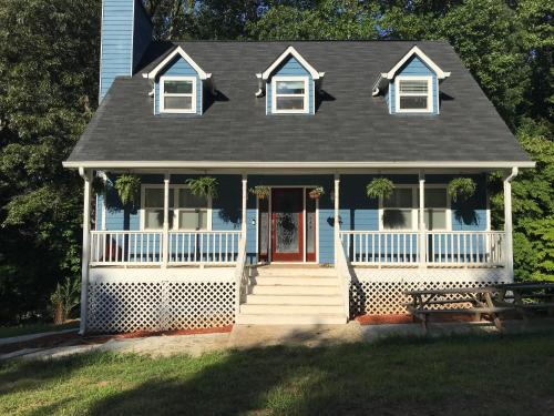 Acworth House | Flint Hill