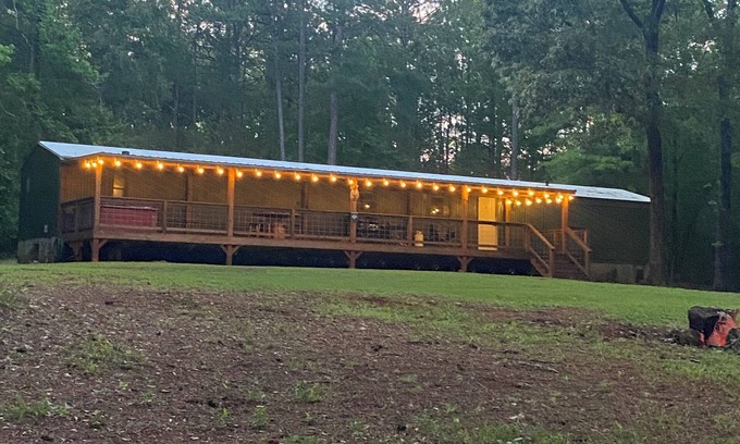 Thomaston Cabin | Flint River: Prime Shoal Bass Fishing, Close to Charming Wedding Venues, Hot Tub