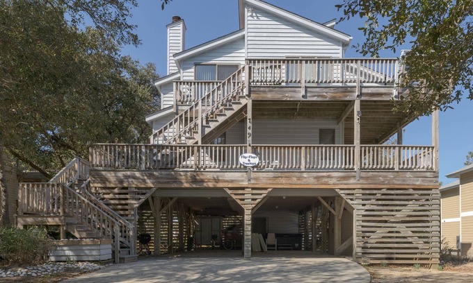 Ocean Sands House | Flip Flops & Tree Tops | Oceanside | Ocean Sands | Corolla | Sleeps 8