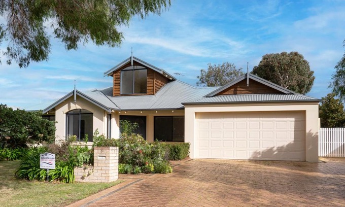 Dunsborough House | FlipFlop Days