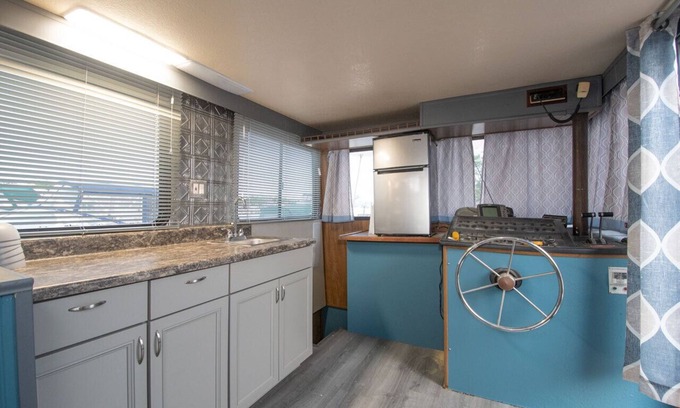 Patchogue Boat Rental | Floating Holiday. Experience the excitement of boat life.