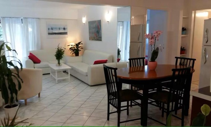 Alimos Apartment | Flor de Mayo,Apt in Alimos near the sea