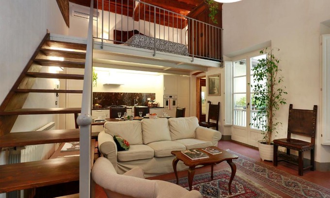 Oltrarno Apartment | Florence Pitti Loft