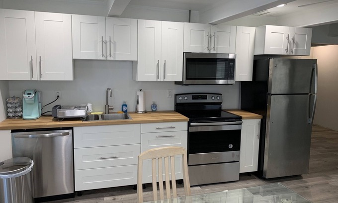 Laguna Beach House | Florida cottage. 2 blocks from the beach.2 bedroom sleeps 6. Apartment #1