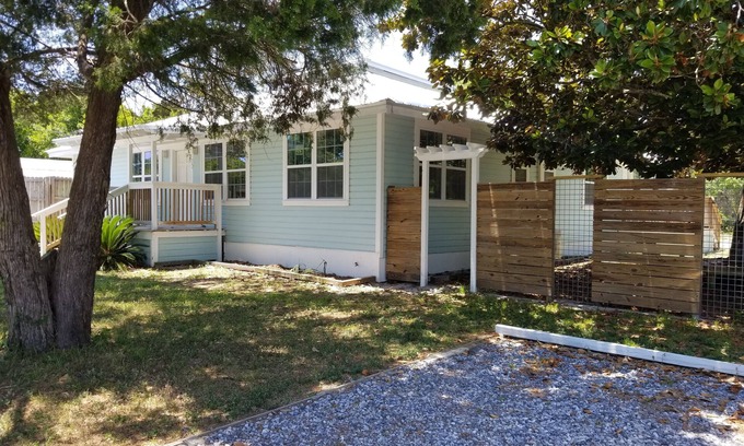 Laguna Beach House | Florida cottage. 1 bedroom,1 bath, full kitchen sleeps two. Apartment #4