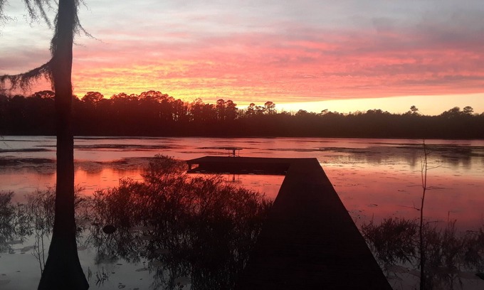 Pinetta Cottage | Florida Waterfront Country Home, Fishing & Pet Friendly
