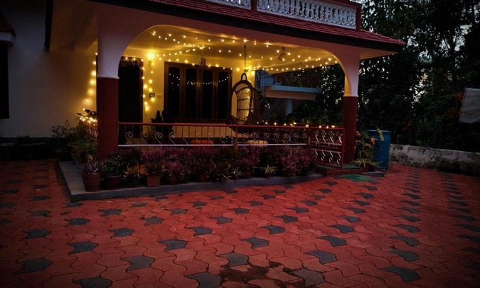 Virarajendrapet House | Flower Bee Homestay