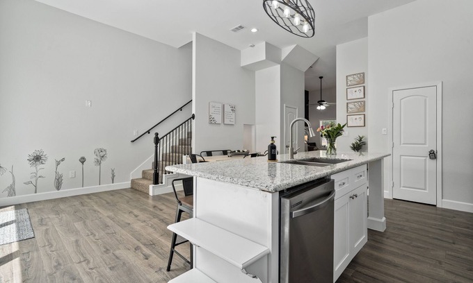 Montgomery House | Flower Box at Lake Conroe is a charming 3BR/8P with Gorgeous Outdoor Patio