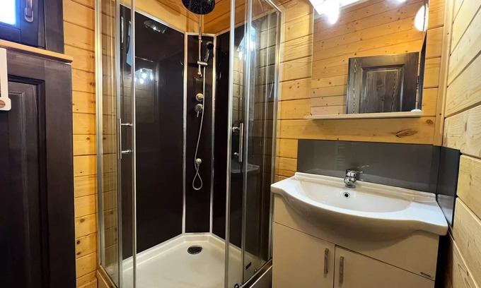 Leval Ski Chalet | Flower Camping du Lac de la Seigneurie * - Chalet CONFORT Monia 27 m2 (2 bedrooms) + covered terrace of 10m2 + reversible air conditioning 5 people