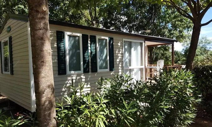Lansargues House | Flower Camping Le Fou du Roi * - Mobile home Cottage Comfort 29m2 (2ch - 4pers.) + TV + Clim + Terrace semi-covered 4 people