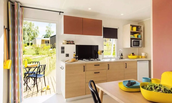 Lansargues House | Flower Camping Le Fou du Roi * - Mobil home Premium Mercure 26m2 (2 bedrooms) + TV + Air conditioning + covered terrace 4 people