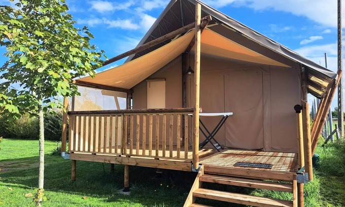 Brehemont House | Flower Camping Loire et Châteaux * - Lodge Toilet Comfort 25m2 (2 bedrooms) - with sanitary facilities - covered terrace 4 people
