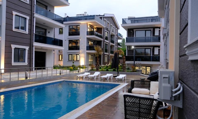 Cinarcik Apartment | Flower City Suits
