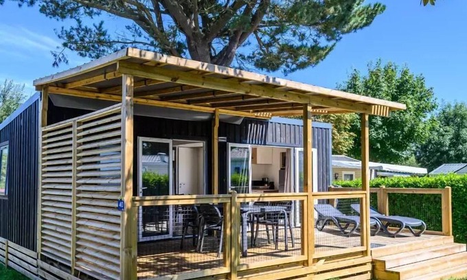 Les Ollieres-sur-Eyrieux House | Flower Camping Mas de Champel * - Homeflower Premium 30.5m² - 3 bedrooms + terrace + TV + Sheets + Towels + Air conditioning 6 people