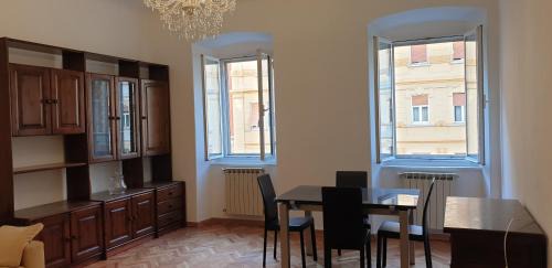 Roiano-Gretta-Barcola-Cologna-Scorcola Apartment | FLOWERS HOUSE - LA CASA DEI FIORI