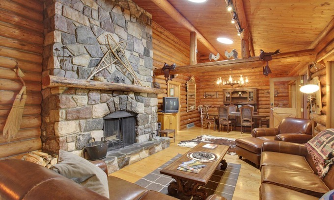 Calgary Cabin | Folk Tree Lodge - A unique log cabin getaway