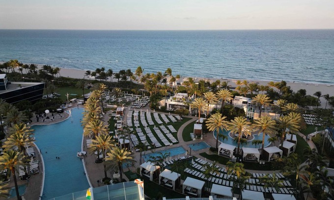 Mid Beach Apartment | FontaineBleau|1BR High Floor w/Ocean + City Views