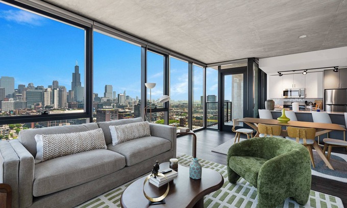 West Loop Apartment | Foodies!Best Dining & Nightlife Steps Away|TheBoho