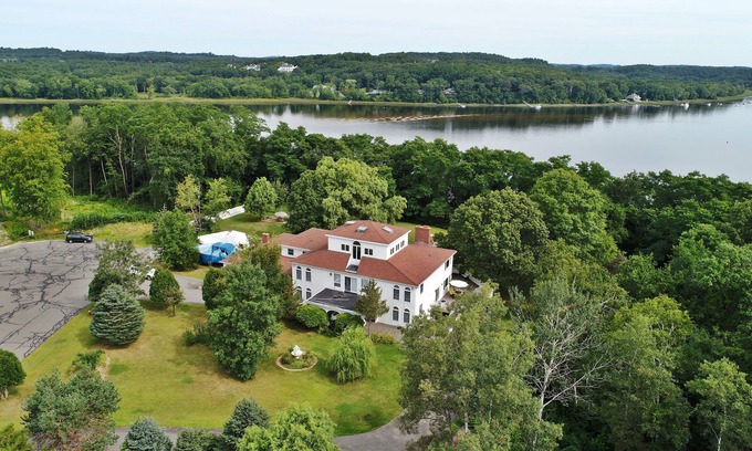 West Newbury House | For business and pleasure travelers. Blue room.