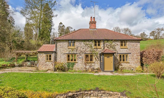 North Perrott House | Ford Cottage