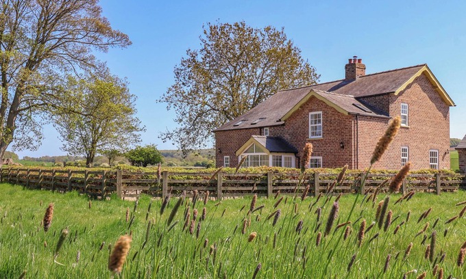 Buckton Cottage | FOREMAN'S HOUSE, family friendly, with open fire in Bridlington