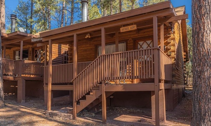 Christopher Creek Cabin | Forest Cabin 3 Bear's Den