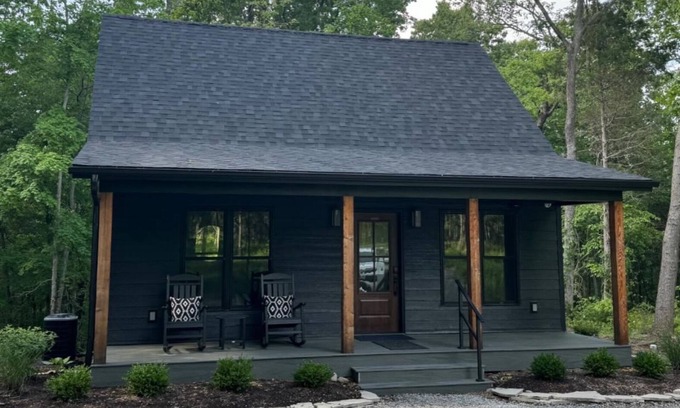 Carbondale Cabin | Forest Cabin Retreat with Hot Tub