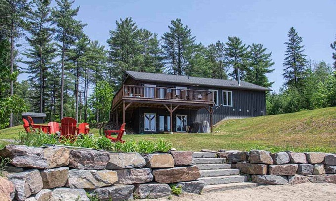 Joly Cottage | Forest Lake Retreat-6BR Waterfront Cottage