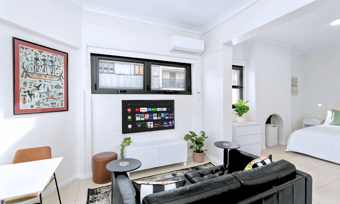 Camperdown Apartment | Forest Lodge - GLE18 Upper Road - Groovy Studio in Forest Lodge Near Glebe Cafes Harbourside Walks