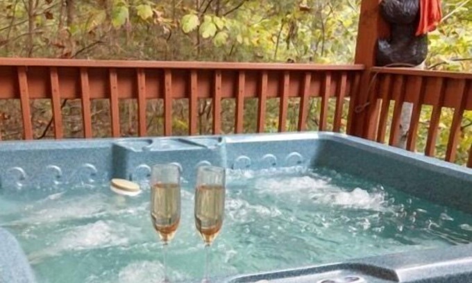 Caton Cabin | Forest View Hideaway: Secluded, Top Amenities, Hot Tub, Game Room, close to all attractions!